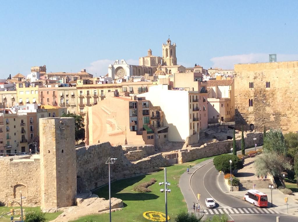 Tarragona Suites Mediona Eksteriør bilde