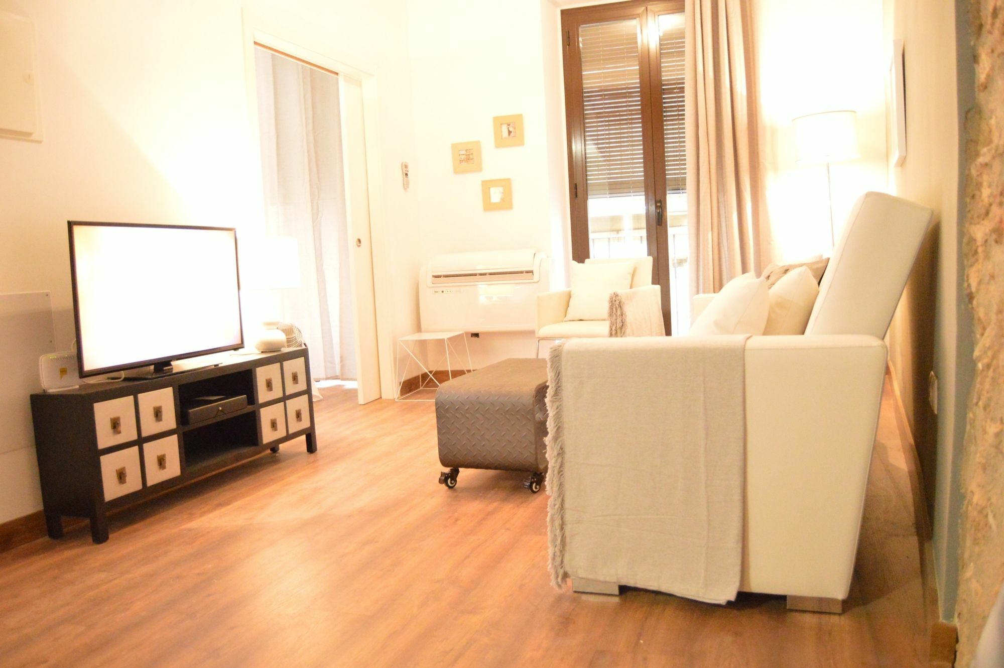 Tarragona Suites Mediona Eksteriør bilde